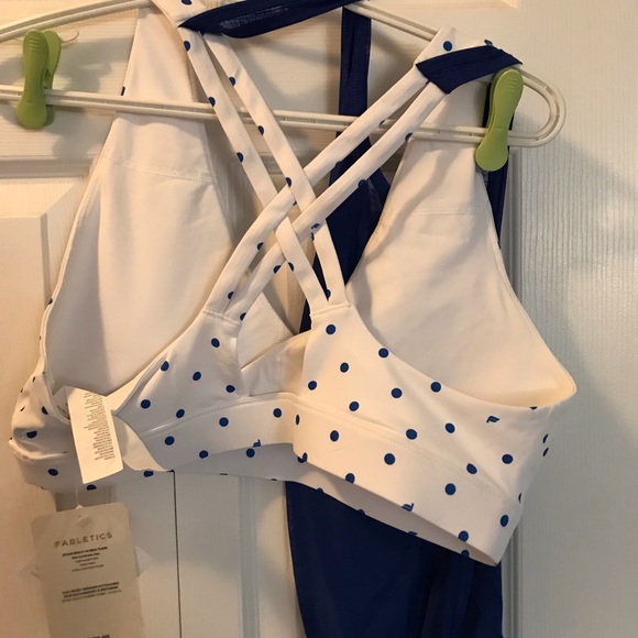 Fabletics sports bra built in tank - Picture 3 of 4